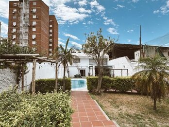 VENDO CASA  – A 1 CUADRA DEL SHOPPING LA PAZ