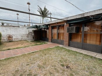 VENDO CASA  – A 1 CUADRA DEL SHOPPING LA PAZ