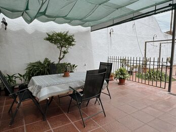 VENDO CASA  – A 1 CUADRA DEL SHOPPING LA PAZ