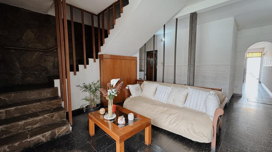 VENDO CASA  – A 1 CUADRA DEL SHOPPING LA PAZ