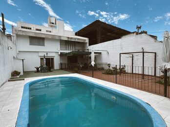VENDO CASA  – A 1 CUADRA DEL SHOPPING LA PAZ