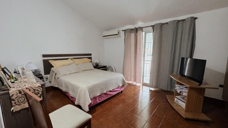 VENDO CASA  – A 1 CUADRA DEL SHOPPING LA PAZ
