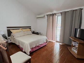 VENDO CASA  – A 1 CUADRA DEL SHOPPING LA PAZ