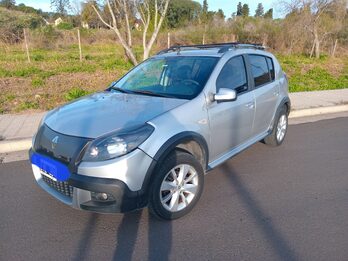 Renault Sandero Stepway 1.6 nafta