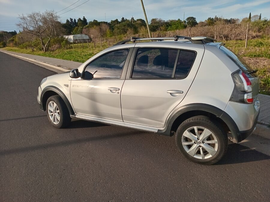 Renault Sandero Stepway 1.6 nafta
