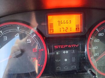 Renault Sandero Stepway 1.6 nafta