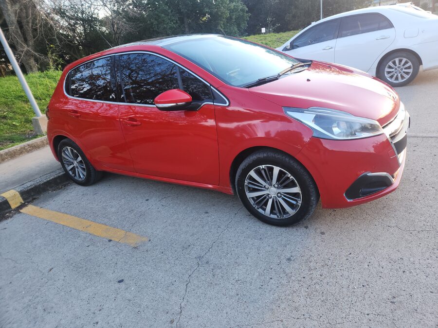 Peugeot 208 feline. 2017. Excelente estado
