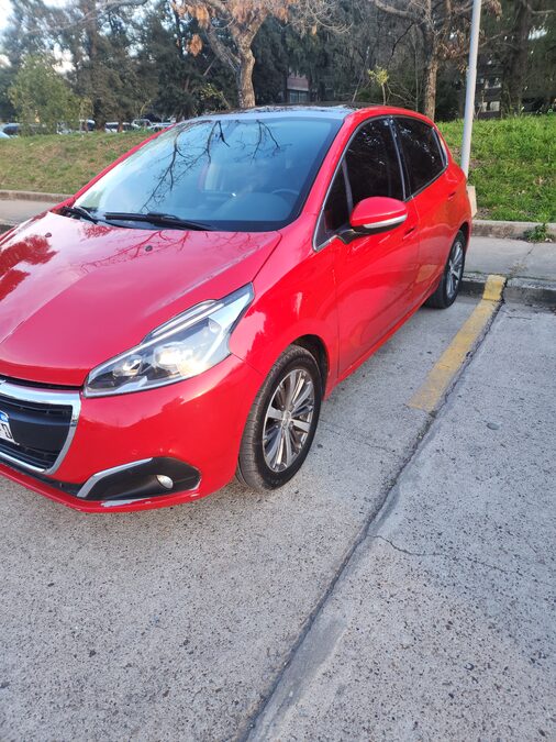 Peugeot 208 feline. 2017. Excelente estado