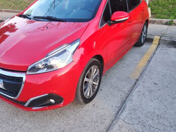 Peugeot 208 feline. 2017. Excelente estado