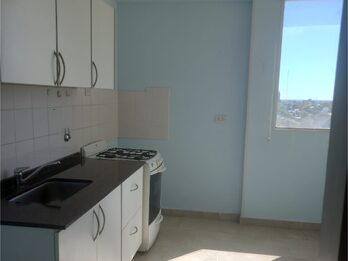 SE VENDE Y ALQUILA SEMIPISO C/ COCHERA , ZONA CENTRO !!!!