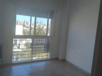 SE VENDE Y ALQUILA SEMIPISO C/ COCHERA , ZONA CENTRO !!!!