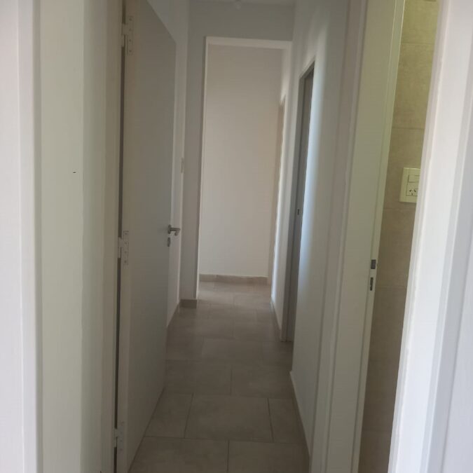 SE VENDE Y ALQUILA SEMIPISO C/ COCHERA , ZONA CENTRO !!!!