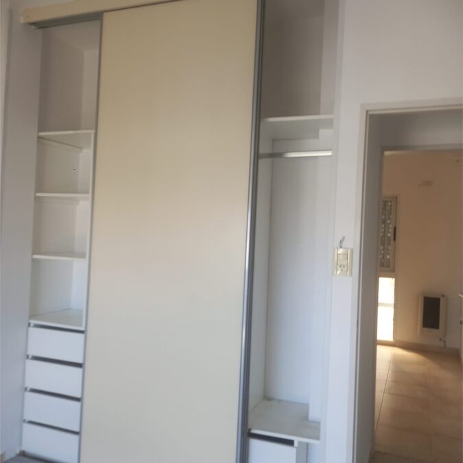 SE VENDE Y ALQUILA SEMIPISO C/ COCHERA , ZONA CENTRO !!!!