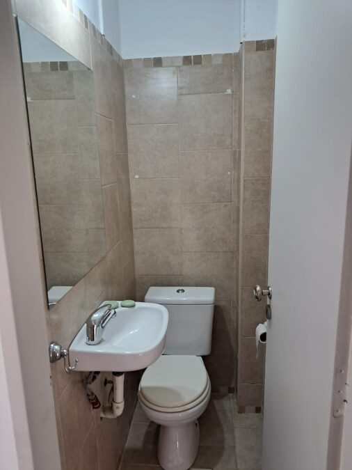 SE VENDE Y ALQUILA SEMIPISO C/ COCHERA , ZONA CENTRO !!!!