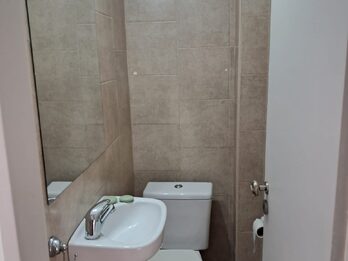 SE VENDE Y ALQUILA SEMIPISO C/ COCHERA , ZONA CENTRO !!!!