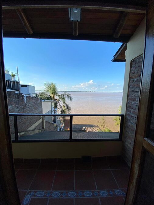 CASA SOBRE EL RÍO PARANÁ