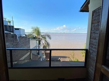 CASA SOBRE EL RÍO PARANÁ