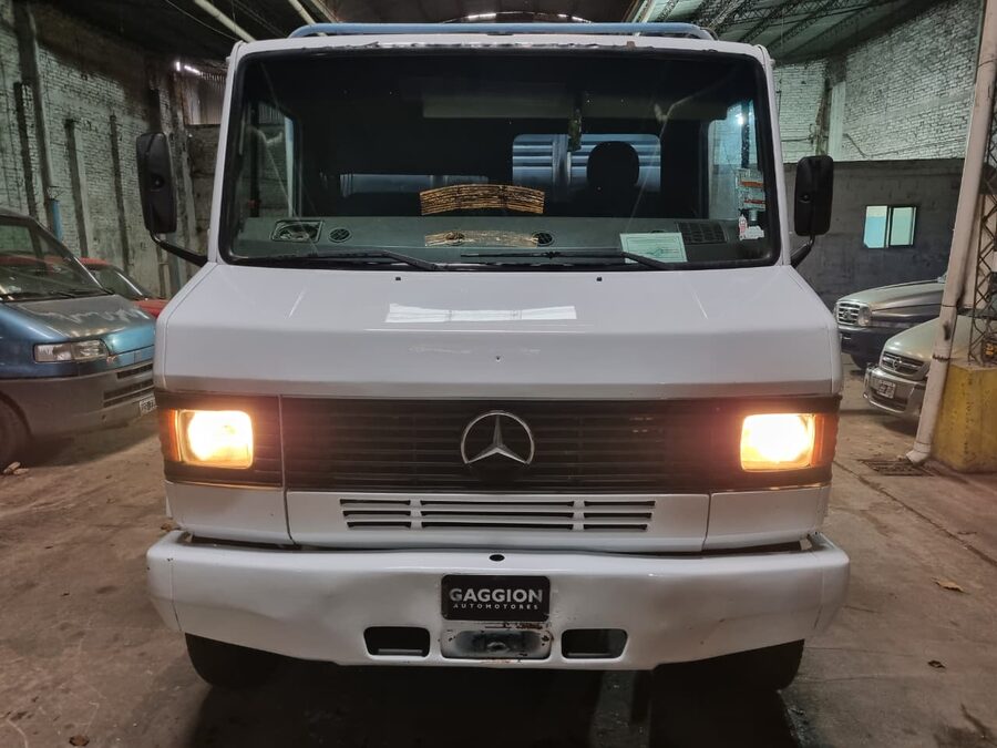 Vendo en muy buen estado Mercedes Benz 710 / 1993