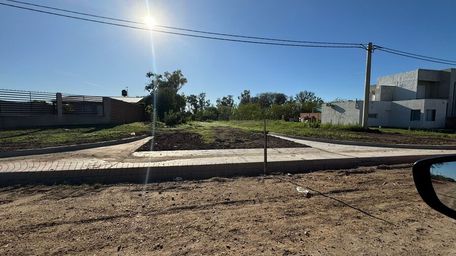Se vende gran lote en zona Almafuerte. 1 hectárea y media