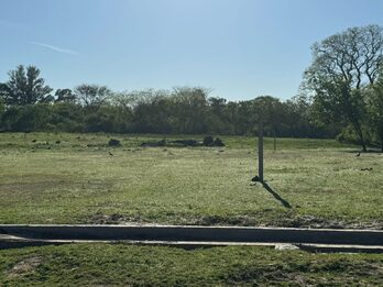 Se vende gran lote en zona Almafuerte. 1 hectárea y media
