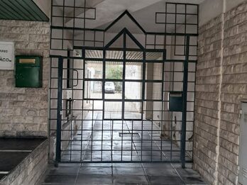SE ALQUILA COCHERA (ZONA CENTRO)