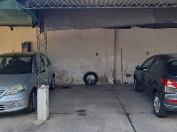 SE ALQUILA COCHERA (ZONA CENTRO)
