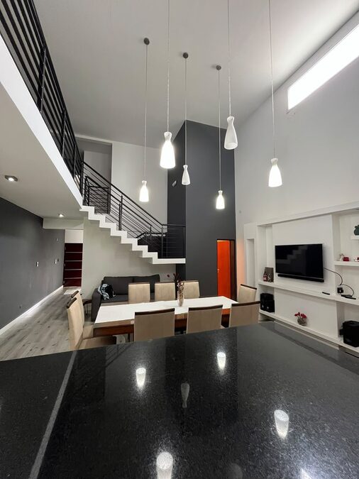 CASA 4 DORM, COCHERA PASANTE + PILETA / ZONA  ALMAFUERTE