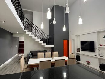 CASA 4 DORM, COCHERA PASANTE + PILETA / ZONA  ALMAFUERTE