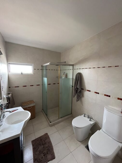 CASA 4 DORM, COCHERA PASANTE + PILETA / ZONA  ALMAFUERTE
