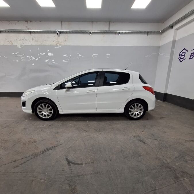 PEUGEOT 308 ALLURE 1.6 – 2013 – 138000 KM