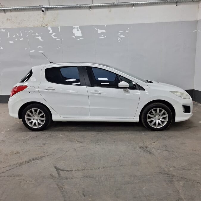 PEUGEOT 308 ALLURE 1.6 – 2013 – 138000 KM