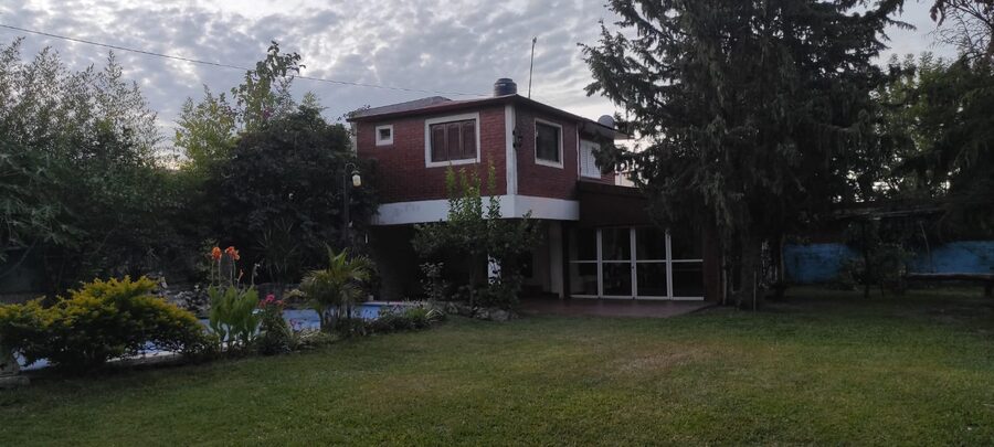 Casa dos dormitorios/dos baños/CocinaComedor/dpto en construccion/ amplio espacio verde