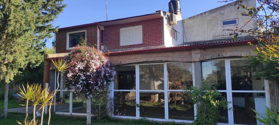 Casa dos dormitorios/dos baños/CocinaComedor/dpto en construccion/ amplio espacio verde