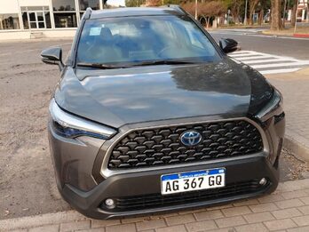 Vendo Toyota cross híbrido seg 2023