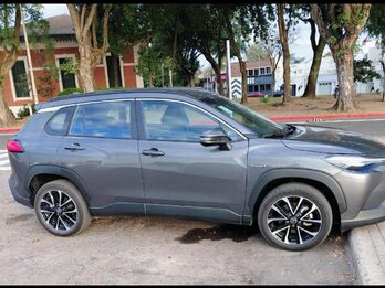 Vendo Toyota cross híbrido seg 2023