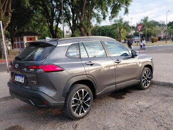 Vendo Toyota cross híbrido seg 2023
