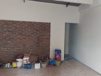 VENDO CASA CON TERRENO  A  5 CUADRAS DEL CENTRO  TODOS LOS SERVICIOS