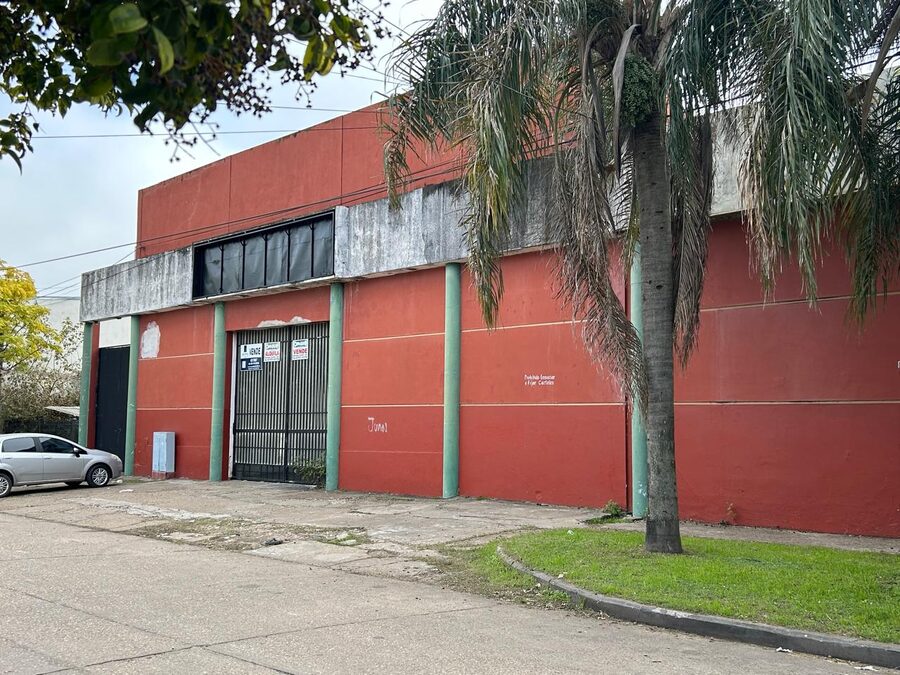 GALPON / LOCAL COMERCIAL MUY BIEN UBICADO