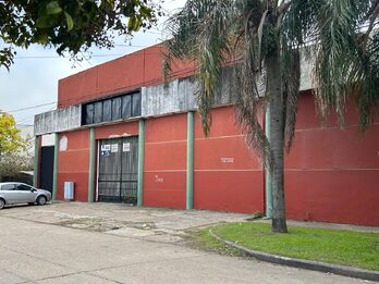GALPON / LOCAL COMERCIAL MUY BIEN UBICADO