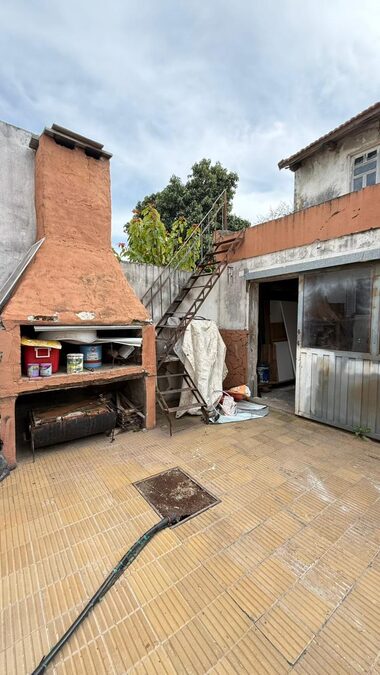 📍 AV. DON BOSCO - CASA A REFACCIONAR 3 DORM + DPTO Y TALLER AL FONDO 🏠🛠️