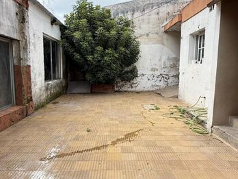 📍 AV. DON BOSCO - CASA A REFACCIONAR 3 DORM + DPTO Y TALLER AL FONDO 🏠🛠️