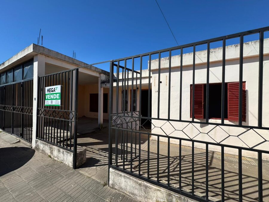 Poeta Carlos Alvarez al 100. CASA ZONA JONHSON ACEROS