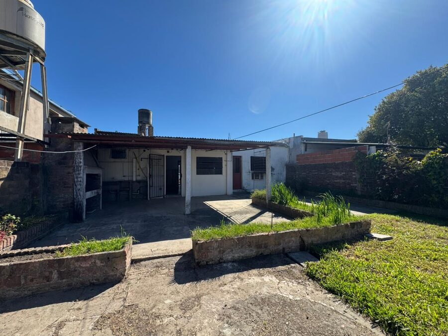 Poeta Carlos Alvarez al 100. CASA ZONA JONHSON ACEROS