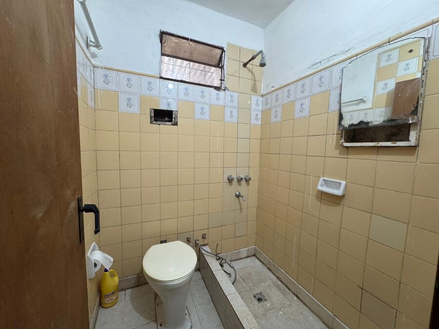 Poeta Carlos Alvarez al 100. CASA ZONA JONHSON ACEROS