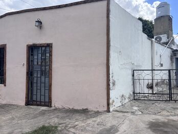 CASA 2 DORMITORIOS CALLE PADILLA