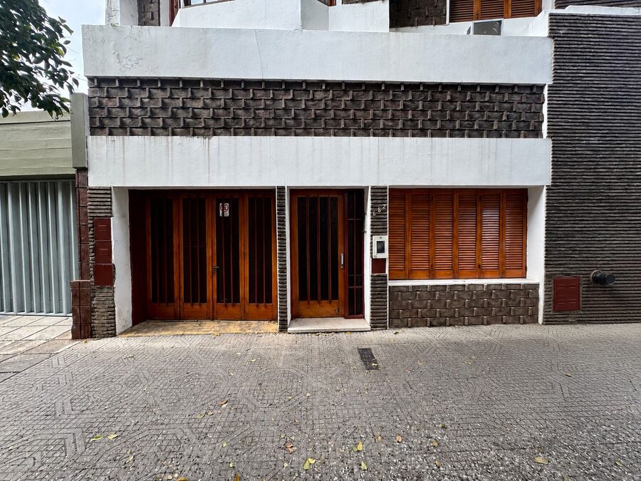 SE ALQUILA CASA SANTA FE Y MITRE TRES DORMITORIOS Y FONDO VERDE