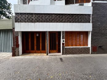 SE ALQUILA CASA SANTA FE Y MITRE TRES DORMITORIOS Y FONDO VERDE