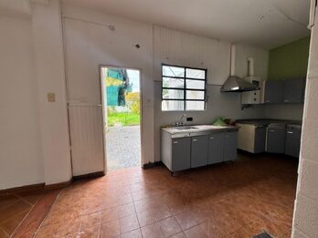 SE ALQUILA CASA SANTA FE Y MITRE TRES DORMITORIOS Y FONDO VERDE