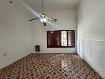 SE ALQUILA CASA SANTA FE Y MITRE TRES DORMITORIOS Y FONDO VERDE