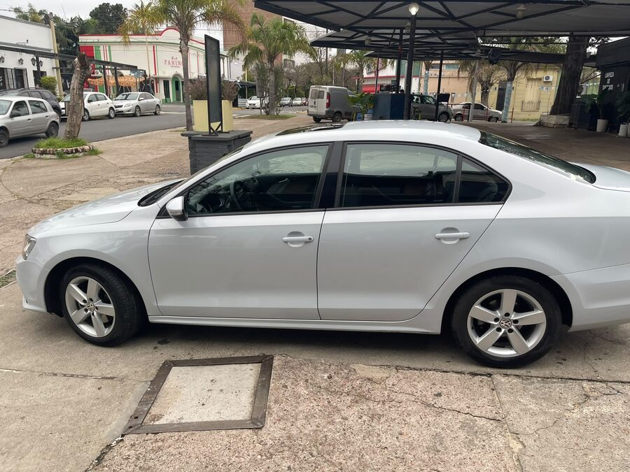 Vento Comfortline 1.4 automático - Muy buen estado